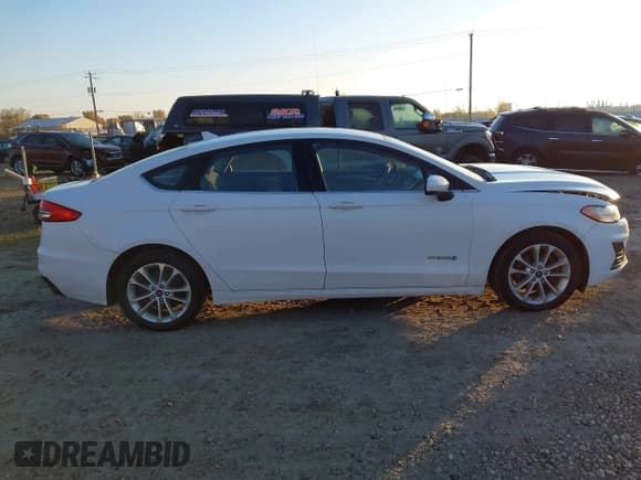 ✅ 2019 Ford Fusion SE • VIN: 3FA6P0LU5KR240111 • Лот: 43556959. Опубликован ранее на IAAI с пробегом 118 879 миль. Бесплатный доступ к архиву аукционных продаж из США и подробный отчёт об истории автомобиля на DreamBid. Изображение 13.