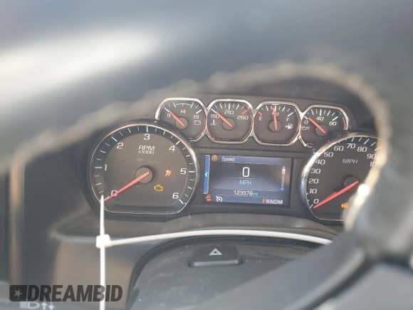 2014 Chevrolet Silverado 1500 LT z VIN 1GCRCREC4EZ229192, wystawiony jako Copart lot #82506945 z przebiegiem 123 578 mil mil oraz Szkoda całkowita • Salvage title. Historia ofert i sprzedaży dostępna na DreamBid. Obrazek 9.