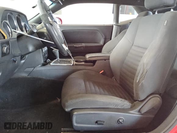 ✅ 2012 Dodge Challenger SXT • VIN: 2C3CDYAG9CH291291 • Lot: 73776384. Wystawiony na Copart z przebiegiem 139 441 mil. Bezpłatny archiwum sprzedaży aukcyjnych z USA i szczegółowy raport historii pojazdu na DreamBid. Zdjęcie 7.