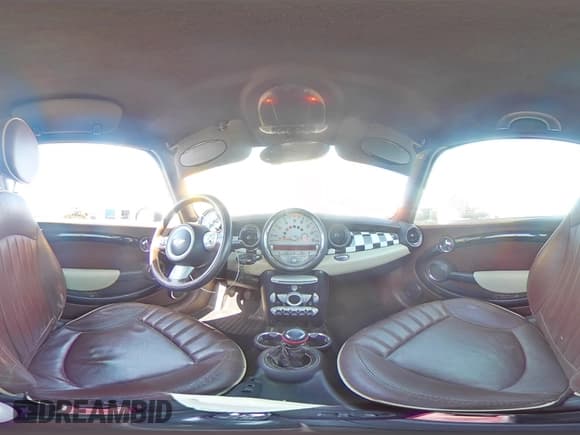 ✅ 2008 MINI Clubman • VIN: WMWML33508TJ46178 • Lot: 68038465. Listed on Copart with 162,812 mi. Free auction sales archive from the USA and detailed vehicle history report at DreamBid. Image 14.