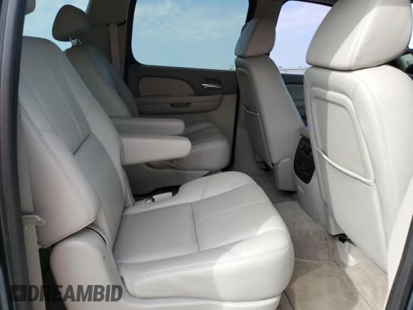 ✅ 2008 Chevrolet Suburban Commercial • VIN: 1GNFC16028R200780 • Lot: 72176334. Wystawiony na Copart z przebiegiem 80 486 mil. Bezpłatny archiwum sprzedaży aukcyjnych z USA i szczegółowy raport historii pojazdu na DreamBid. Zdjęcie 11.