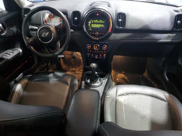 ✅ 2018 MINI Countryman Cooper • VIN: WMZYV5C31J3B75920 • Лот: 46516935. Опубликован ранее на Copart с пробегом 56 175 миль. Бесплатный доступ к архиву аукционных продаж из США и подробный отчёт об истории автомобиля на DreamBid. Изображение 8.