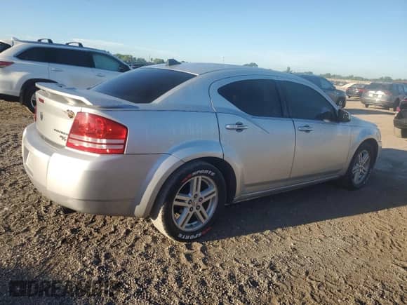 2010 Dodge Avenger R/T с VIN 1B3CC5FB6AN159184, выставлен на аукционе Copart как лот 74202684 с пробегом 172 810 миль миль и Списание • Salvage title. История ставок и продаж доступна на DreamBid. Изображение 3.