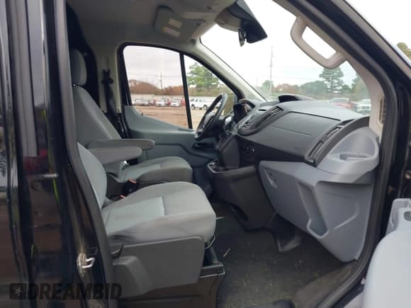 ✅ 2019 Ford Transit • VIN: 1FTYR2YM3KKA96824 • Lot: 41088013. Wystawiony na IAAI z przebiegiem 137 331 mil. Bezpłatny archiwum sprzedaży aukcyjnych z USA i szczegółowy raport historii pojazdu na DreamBid. Zdjęcie 5.