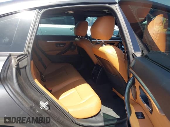 ✅ 2018 BMW 4 Series 440i • VIN: WBA4J5C5XJBF07996 • Lot: 42361352. Wystawiony na IAAI z przebiegiem 62 365 mil. Bezpłatny archiwum sprzedaży aukcyjnych z USA i szczegółowy raport historii pojazdu na DreamBid. Zdjęcie 8.