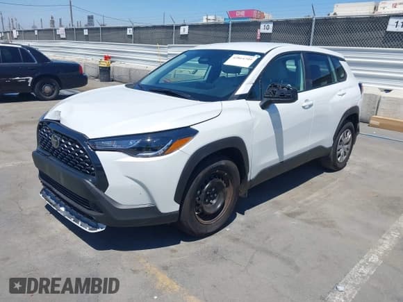 ✅ 2025 Toyota Corolla Cross L • VIN: 7MUAAAAG2SV132377 • Lot: 42864709. Wystawiony na IAAI z przebiegiem 7 286 mil. Bezpłatny archiwum sprzedaży aukcyjnych z USA i szczegółowy raport historii pojazdu na DreamBid. Zdjęcie 2.