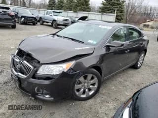 ✅ 2013 Buick LaCrosse • VIN: 1G4GL5G32DF180888 • Lot: 50257065. Wystawiony na Copart z przebiegiem 83 121 mil. Bezpłatny archiwum sprzedaży aukcyjnych z USA i szczegółowy raport historii pojazdu na DreamBid. Zdjęcie 1.