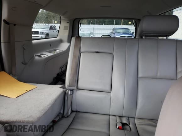 ✅ 2009 Chevrolet Suburban 1LT • VIN: 1GNFK263X9R168049 • Lot: 77641734. Wystawiony na Copart z przebiegiem 158 663 mil. Bezpłatny archiwum sprzedaży aukcyjnych z USA i szczegółowy raport historii pojazdu na DreamBid. Zdjęcie 10.