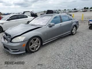 ✅ 2012 Mercedes-Benz S 550 • VIN: WDDNG9EB3CA465327 • Lot: 70022465. Wystawiony na Copart z przebiegiem 130 307 mil. Bezpłatny archiwum sprzedaży aukcyjnych z USA i szczegółowy raport historii pojazdu na DreamBid. Zdjęcie 1.