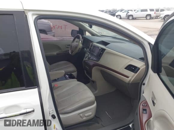 ✅ 2012 Toyota Sienna XLE • VIN: 5TDYK3DC8CS243544 • Lot: 43822359. Listed on IAAI with 138,152 mi. Free auction sales archive from the USA and detailed vehicle history report at DreamBid. Image 5.