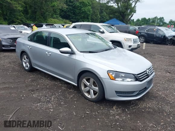 ✅ 2012 Volkswagen Passat SE • VIN: 1VWBP7A30CC073455 • Lot: 42720979. Listed on IAAI with 105,680 mi. Free auction sales archive from the USA and detailed vehicle history report at DreamBid. Image 1.