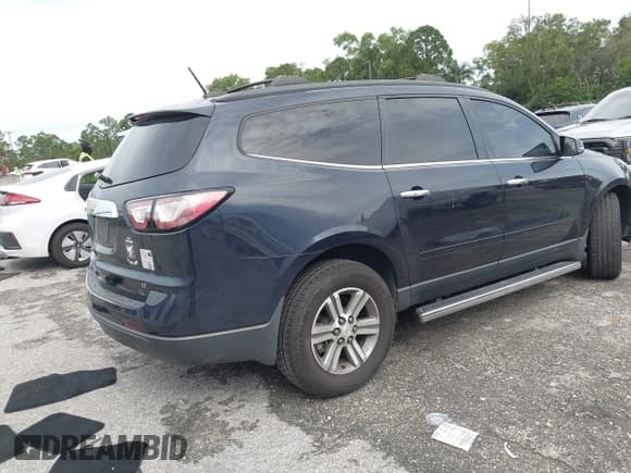 ✅ 2017 Chevrolet Traverse LT • VIN: 1GNKRGKD5HJ162145 • Lot: 43252658. Wystawiony na IAAI z przebiegiem 99 411 mil. Bezpłatny archiwum sprzedaży aukcyjnych z USA i szczegółowy raport historii pojazdu na DreamBid. Zdjęcie 4.