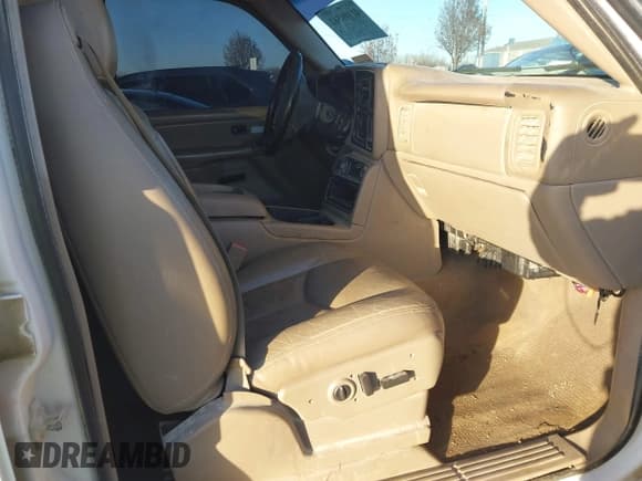 ✅ 2006 Chevrolet Silverado 2500HD LT1 • VIN: 1GCHK23D06F264669 • Lot: 41106561. Listed on IAAI with Not provided. Free auction sales archive from the USA and detailed vehicle history report at DreamBid. Image 5.