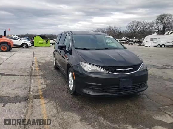✅ 2018 Chrysler Pacifica LX • VIN: 2C4RC1CG2JR188640 • Lot: 50393385. Listed on Copart with 282,040 mi. Free auction sales archive from the USA and detailed vehicle history report at DreamBid. Image 15.