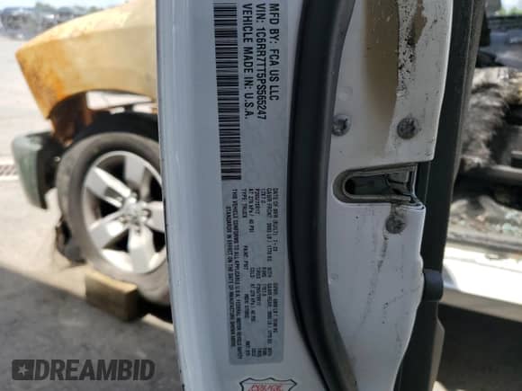 2023 Ram 1500 SLT z VIN 1C6RR7TT5PS565247, wystawiony jako Copart lot #60296725 z przebiegiem Nie podano mil oraz Nie do naprawy • Non repairable. Historia ofert i sprzedaży dostępna na DreamBid. Obrazek 13.