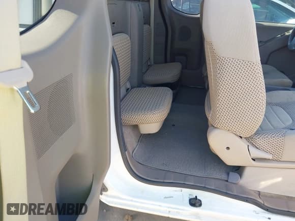 ✅ 2015 Nissan Frontier SV • VIN: 1N6AD0CU6FN703439 • Lot: 41644963. Wystawiony na IAAI z przebiegiem 339 963 mil. Bezpłatny archiwum sprzedaży aukcyjnych z USA i szczegółowy raport historii pojazdu na DreamBid. Zdjęcie 8.