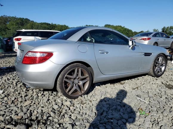 ✅ 2016 Mercedes-Benz SLK 300 • VIN: WDDPK3JA2GF123278 • Лот: 69844215. Опубликован ранее на Copart с пробегом 59 300 миль. Бесплатный доступ к архиву аукционных продаж из США и подробный отчёт об истории автомобиля на DreamBid. Изображение 3.