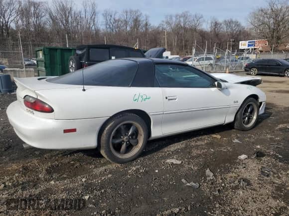 2000 Chevrolet Camaro Z28 z VIN 2G1FP22G8Y2153580, wystawiony jako Copart lot #43004935 z przebiegiem 132 835 mil mil oraz Szkoda całkowita • Salvage title. Historia ofert i sprzedaży dostępna na DreamBid. Obrazek 3.