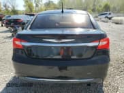 ✅ 2013 Chrysler 200 LX • VIN: 1C3CCBABXDN604622 • Lot: 84630185. Wystawiony na Copart z przebiegiem 159 578 mil. Bezpłatny archiwum sprzedaży aukcyjnych z USA i szczegółowy raport historii pojazdu na DreamBid. Zdjęcie 6.
