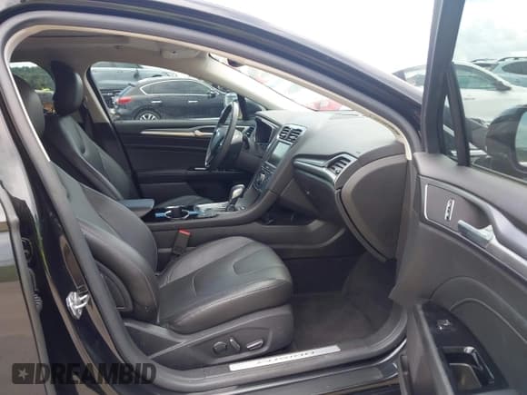 ✅ 2015 Ford Fusion Titanium • VIN: 3FA6P0SU4FR104690 • Lot: 42660173. Wystawiony na IAAI z przebiegiem 54 636 mil. Bezpłatny archiwum sprzedaży aukcyjnych z USA i szczegółowy raport historii pojazdu na DreamBid. Zdjęcie 5.