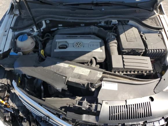 ✅ 2015 Volkswagen CC Sport • VIN: WVWBN7AN4FE804018 • Лот: 69883905. Опубликован ранее на Copart с пробегом 102 201 миль. Бесплатный доступ к архиву аукционных продаж из США и подробный отчёт об истории автомобиля на DreamBid. Изображение 11.