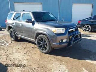 ✅ 2012 Toyota 4Runner SR5 • VIN: JTEBU5JR6C5090281 • Лот: 43275064. Опубликован ранее на IAAI с пробегом 195 673 миль. Бесплатный доступ к архиву аукционных продаж из США и подробный отчёт об истории автомобиля на DreamBid. Изображение 1.
