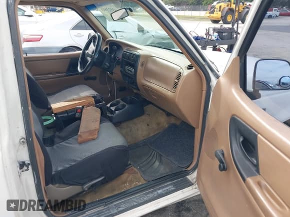 ✅ 1996 Ford Ranger XL • VIN: 1FTCR14U6TPA77490 • Lot: 43923611. Listed on IAAI with 117,359 mi. Free auction sales archive from the USA and detailed vehicle history report at DreamBid. Image 5.