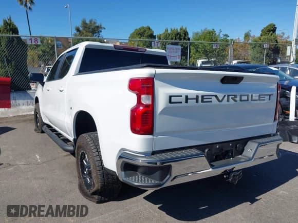 ✅ 2019 Chevrolet Silverado 1500 LT • VIN: 3GCPWCED1KG177455 • Lot: 43459254. Wystawiony na IAAI z przebiegiem 80 162 mil. Bezpłatny archiwum sprzedaży aukcyjnych z USA i szczegółowy raport historii pojazdu na DreamBid. Zdjęcie 3.