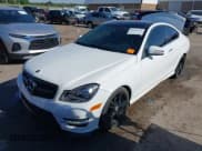 ✅ 2015 Mercedes-Benz C 250 • VIN: WDDGJ4HB2FG433897 • Lot: 42830216. Wystawiony na IAAI z przebiegiem 105 092 mil. Bezpłatny archiwum sprzedaży aukcyjnych z USA i szczegółowy raport historii pojazdu na DreamBid. Zdjęcie 20.