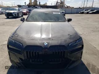 ✅ 2023 BMW 7 Series 740i • VIN: WBA23EH02PCM76130 • Лот: 71762954. Опубликован ранее на Copart с пробегом 17 707 миль. Бесплатный доступ к архиву аукционных продаж из США и подробный отчёт об истории автомобиля на DreamBid. Изображение 5.