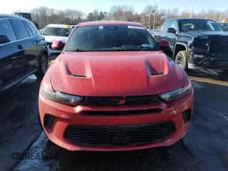 2024 Dodge Hornet R/T z VIN ZACPDFCW1R3A29639, wystawiony jako Copart lot #46232455 z przebiegiem 10 905 mil mil oraz Czysty tytuł • Clean title. Historia ofert i sprzedaży dostępna na DreamBid. Obrazek 5.