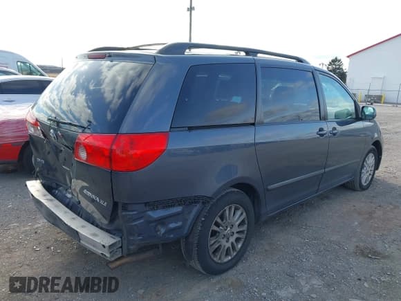 ✅ 2010 Toyota Sienna XLE Limited • VIN: 5TDYK4CC2AS291674 • Lot: 43815200. Wystawiony na IAAI z przebiegiem 231 078 mil. Bezpłatny archiwum sprzedaży aukcyjnych z USA i szczegółowy raport historii pojazdu na DreamBid. Zdjęcie 4.