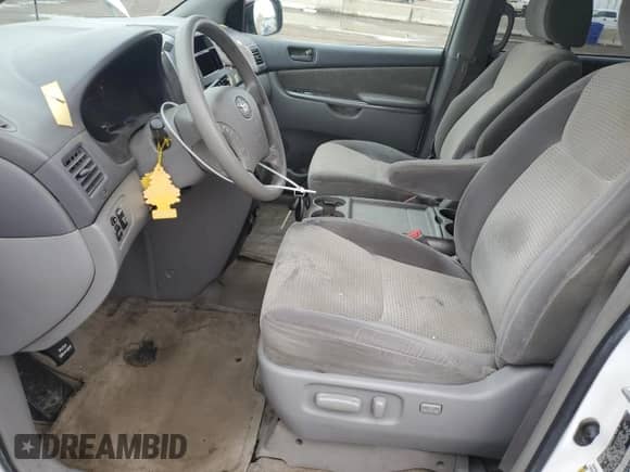 2009 Toyota Sienna LE z VIN 5TDZK23C19S276104, wystawiony jako Copart lot #81915145 z przebiegiem 261 254 mil mil oraz Szkoda całkowita • Salvage title. Historia ofert i sprzedaży dostępna na DreamBid. Obrazek 7.