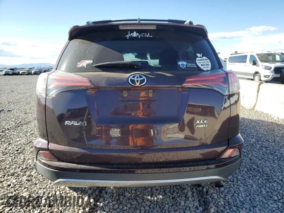 ✅ 2018 Toyota RAV4 XLE • VIN: 2T3RFREV8JW764772 • Лот: 92761845. Опубликован ранее на Copart с пробегом 55 228 миль. Бесплатный доступ к архиву аукционных продаж из США и подробный отчёт об истории автомобиля на DreamBid. Изображение 6.
