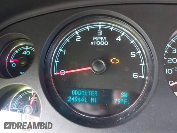 2014 Chevrolet Suburban LT z VIN 1GNSCJE02ER153469, wystawiony jako IAAI lot #42481563 z przebiegiem 249 441 mil mil oraz . Historia ofert i sprzedaży dostępna na DreamBid. Obrazek 16.