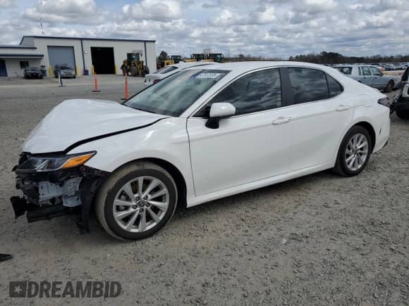 2023 Toyota Camry LE z VIN 4T1C11AK7PU151853, wystawiony jako Copart lot #81378565 z przebiegiem 19 510 mil mil oraz Czysty tytuł • Clean title. Historia ofert i sprzedaży dostępna na DreamBid. Obrazek 1.