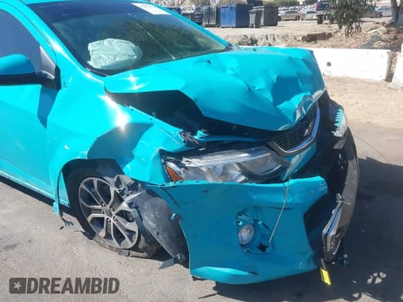 2020 Chevrolet Sonic LT z VIN 1G1JD6SB9L4101926, wystawiony jako IAAI lot #42853614 z przebiegiem 71 732 mil mil oraz . Historia ofert i sprzedaży dostępna na DreamBid. Obrazek 6.