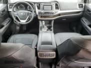 ✅ 2017 Toyota Highlander Hybrid LE • VIN: 5TDBGRFHXHS027902 • Лот: 78424313. Опубликован ранее на Copart с пробегом 325 701 миль. Бесплатный доступ к архиву аукционных продаж из США и подробный отчёт об истории автомобиля на DreamBid. Изображение 8.