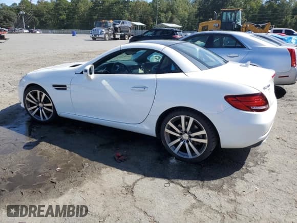 ✅ 2017 Mercedes-Benz SLC 300 • VIN: WDDPK3JA4HF128306 • Lot: 70157833. Wystawiony na Copart z przebiegiem 126 921 mil. Bezpłatny archiwum sprzedaży aukcyjnych z USA i szczegółowy raport historii pojazdu na DreamBid. Zdjęcie 2.