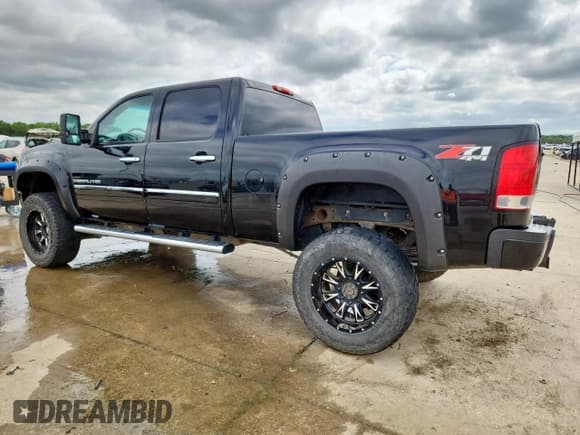 ✅ 2014 GMC Sierra 2500HD Denali • VIN: 1GT125E81EF121909 • Lot: 62550015. Listed on Copart with 219,201 mi. Free auction sales archive from the USA and detailed vehicle history report at DreamBid. Image 2.