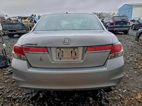 ✅ 2011 Honda Accord LX • VIN: 1HGCP2F30BA028580 • Lot: 94589655. Listed on Copart with 225,634 mi. Free auction sales archive from the USA and detailed vehicle history report at DreamBid. Image 6.