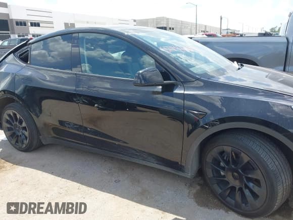 ✅ 2022 Tesla Model Y Long Range • VIN: 7SAYGDEE8NA004042 • Lot: 42941034. Wystawiony na IAAI z przebiegiem 35 769 mil. Bezpłatny archiwum sprzedaży aukcyjnych z USA i szczegółowy raport historii pojazdu na DreamBid. Zdjęcie 12.