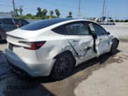 ✅ 2024 Tesla Model 3 • VIN: 5YJ3E1EA8RF862502 • Lot: 58070265. Wystawiony na Copart z przebiegiem 9 554 mil. Bezpłatny archiwum sprzedaży aukcyjnych z USA i szczegółowy raport historii pojazdu na DreamBid. Zdjęcie 3.