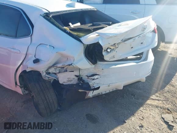 2022 Toyota Camry SE z VIN 4T1G11AK6NU058515, wystawiony jako IAAI lot #43327981 z przebiegiem 52 656 mil mil oraz . Historia ofert i sprzedaży dostępna na DreamBid. Obrazek 6.