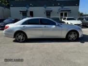 ✅ 2017 Mercedes-Benz S 550 • VIN: WDDUG8CB9HA332278 • Lot: 54799475. Wystawiony na Copart z przebiegiem 107 932 mil. Bezpłatny archiwum sprzedaży aukcyjnych z USA i szczegółowy raport historii pojazdu na DreamBid. Zdjęcie 13.