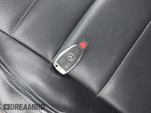 ✅ 2013 Mercedes-Benz C 250 • VIN: WDDGJ4HB3DG066876 • Lot: 41676738. Wystawiony na IAAI z przebiegiem 86 245 mil. Bezpłatny archiwum sprzedaży aukcyjnych z USA i szczegółowy raport historii pojazdu na DreamBid. Zdjęcie 11.