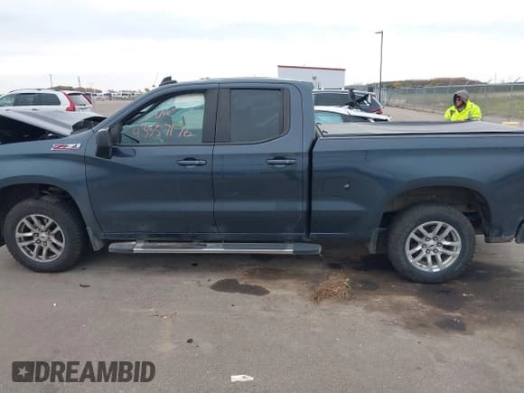 ✅ 2019 Chevrolet Silverado 1500 RST • VIN: 1GCRYEED2KZ340158 • Lot: 43557176. Wystawiony na IAAI z przebiegiem 132 258 mil. Bezpłatny archiwum sprzedaży aukcyjnych z USA i szczegółowy raport historii pojazdu na DreamBid. Zdjęcie 14.