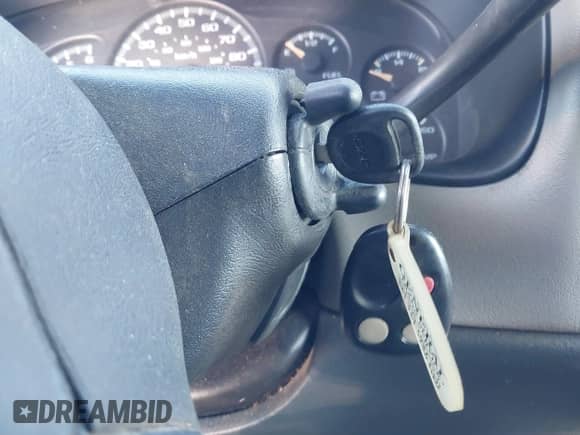 2000 Chevrolet Silverado 2500 LT с VIN 1GCGK29U1YE263011, выставлен на аукционе IAAI как лот 41634632 с пробегом 179 346 миль миль и . История ставок и продаж доступна на DreamBid. Изображение 11.