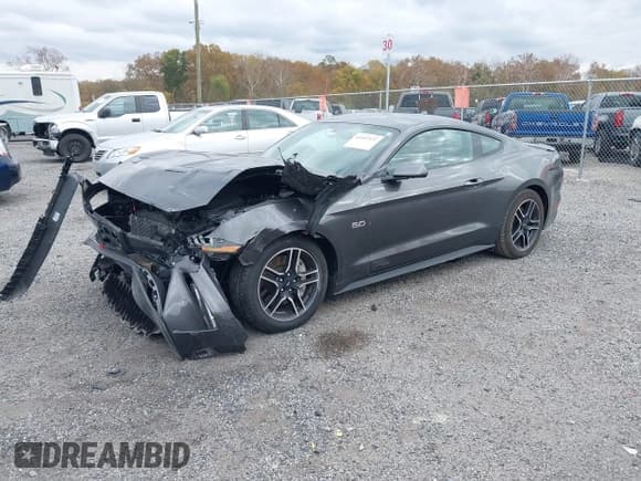 ✅ 2019 Ford Mustang GT • VIN: 1FA6P8CF7K5160974 • Lot: 43557577. Wystawiony na IAAI z przebiegiem 64 432 mil. Bezpłatny archiwum sprzedaży aukcyjnych z USA i szczegółowy raport historii pojazdu na DreamBid. Zdjęcie 18.