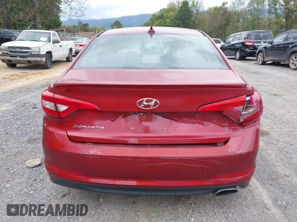 ✅ 2015 Hyundai Sonata SE • VIN: 5NPE24AF8FH131179 • Lot: 43374643. Listed on IAAI with 119,914 mi. Free auction sales archive from the USA and detailed vehicle history report at DreamBid. Image 17.